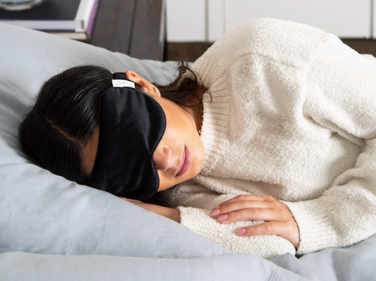 TONIC Luxe black velvet eye mask – luxurious sleep mask for relaxation and comfort